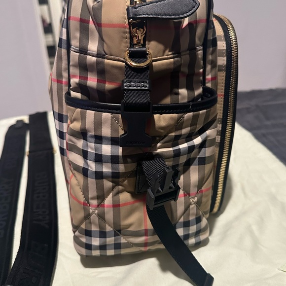 Burberry Black and Red Baby Bag with Signature Style - Picture 8 of 11